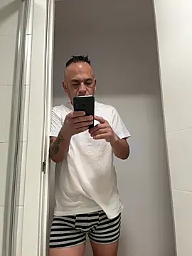 Snapshot of mateocali25 chatting on 05-16-26, 12:59 mateocali25 online show from 05-16-26, 12:59