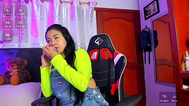 Snapshot of Riley_Black chatting on 10-29-25, 01:13 Riley Black online show from 10-29-25, 01:13