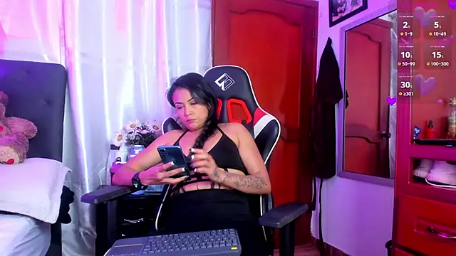 Snapshot of Riley_Black chatting on 03-04-26, 03:12 Riley Black online show from 03-04-26, 03:12