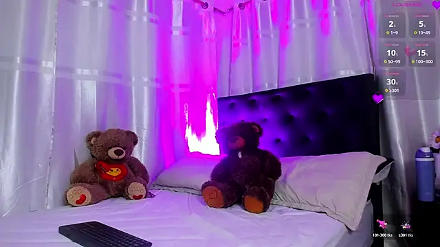 Snapshot of Riley_Black chatting on 03-06-26, 03:14 Riley Black online show from 03-06-26, 03:14