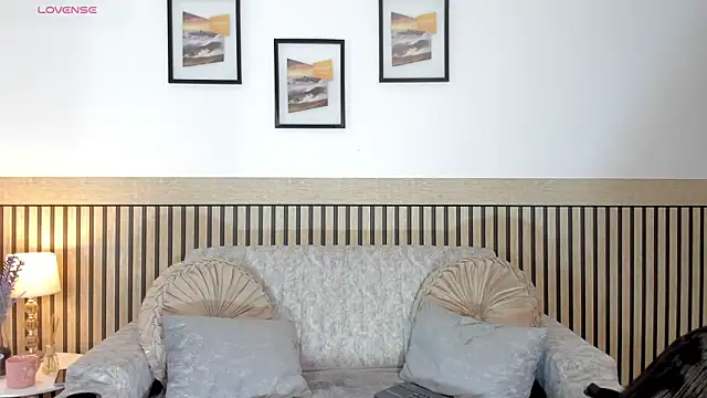 hanna mils online show from 02-12-26, 04:18