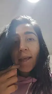 Snapshot of Elowyn chatting on 05-20-26, 11:44 Elowyn online show from 05-20-26, 11:44