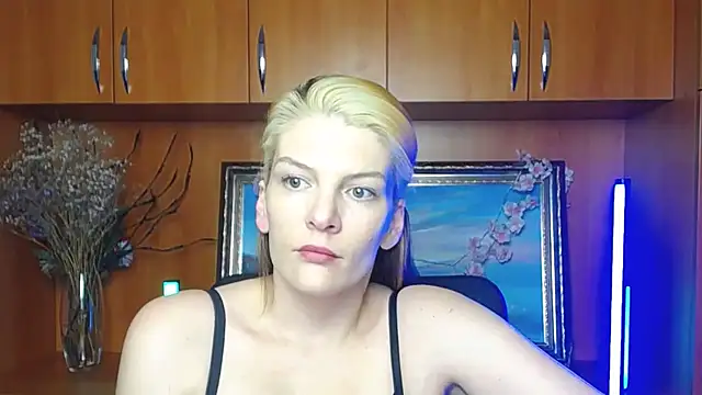 VanessaRey  online show from 04-09-26, 04:45