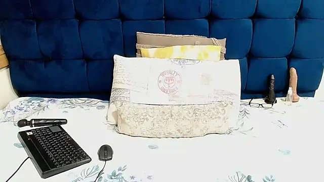AriesCake online show from 05-13-26, 02:36