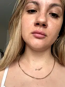 Snapshot of mollygirll chatting on 09-28-25, 10:53 mollygirll online show from 09-28-25, 10:53