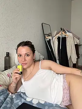 Snapshot of mollygirll chatting on 09-29-25, 09:25 mollygirll online show from 09-29-25, 09:25