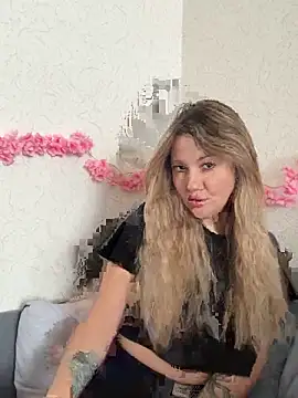 Snapshot of mollygirll chatting on 10-06-25, 08:45 mollygirll online show from 10-06-25, 08:45