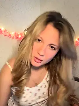 Snapshot of mollygirll chatting on 10-09-25, 04:05 mollygirll online show from 10-09-25, 04:05