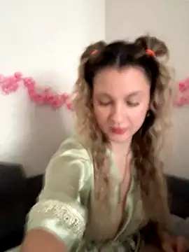 Snapshot of mollygirll chatting on 10-16-25, 09:32 mollygirll online show from 10-16-25, 09:32