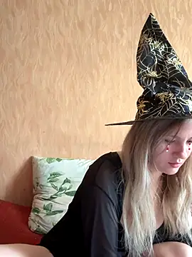 Snapshot of mollygirll chatting on 10-29-25, 11:56 mollygirll online show from 10-29-25, 11:56