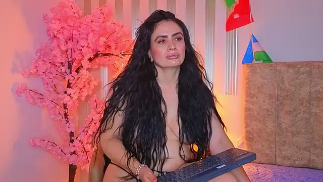 angelinarouse  online show from 07-10-26, 08:18