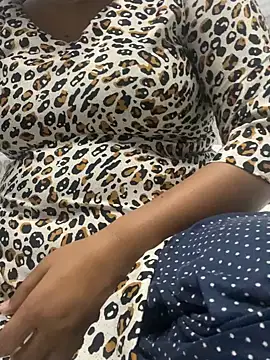 Snapshot of Roshni_cam55 chatting on 03-17-25, 05:38 Roshni cam55 online show from 03-17-25, 05:38