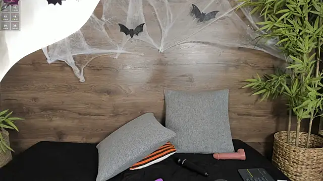 mia lacy  online show from 10-30-25, 07:25