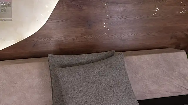 mia lacy  online show from 12-17-25, 08:04