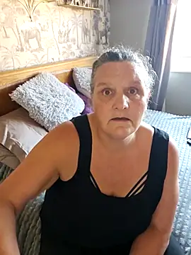 MissQueenBeex online show from 09-16-25, 04:41