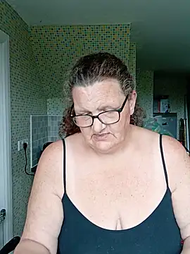 MissQueenBeex online show from 05-12-26, 02:36