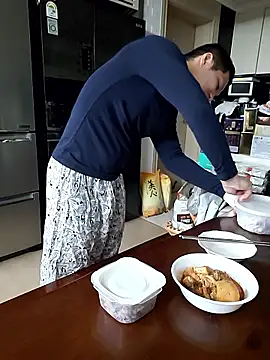 Snapshot of woonee827372 chatting on 11-14-25, 12:15 woonee827372 online show from 11-14-25, 12:15