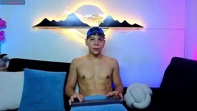 Snapshot of Almiboys chatting on 03-20-26, 05:12 Almiboys online show from 03-20-26, 05:12