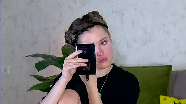 Snapshot of AshleyD_ chatting on 12-02-25, 02:17 AshleyD online show from 12-02-25, 02:17