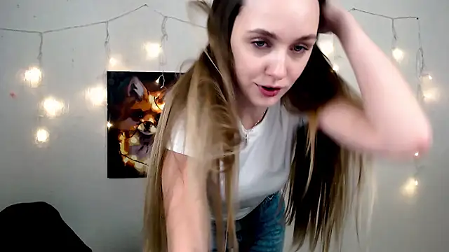 Snapshot of Doll_Angelina chatting on 02-25-26, 06:56 Doll Angelina online show from 02-25-26, 06:56