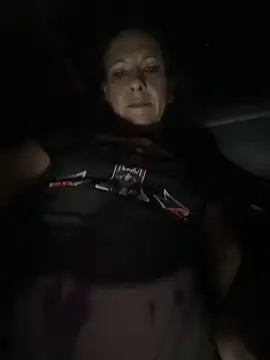 Snapshot of Lilbeezie81 chatting on 03-02-26, 02:47 Lilbeezie81 online show from 03-02-26, 02:47