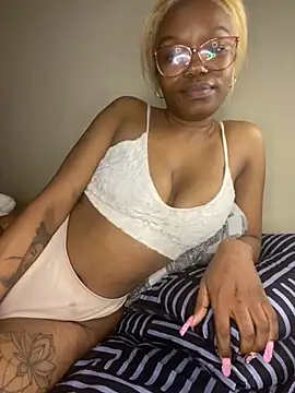 YummyMelanin117 online show from 10-01-25, 10:38