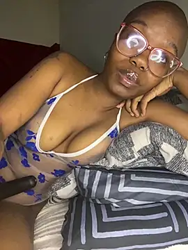 YummyMelanin117 online show from 10-21-25, 11:05