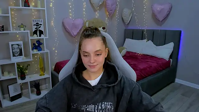 Snapshot of MelanieAlves chatting on 03-13-26, 06:47 MelanieAlves online show from 03-13-26, 06:47