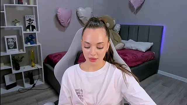 Snapshot of MelanieAlves chatting on 03-27-26, 02:28 MelanieAlves online show from 03-27-26, 02:28