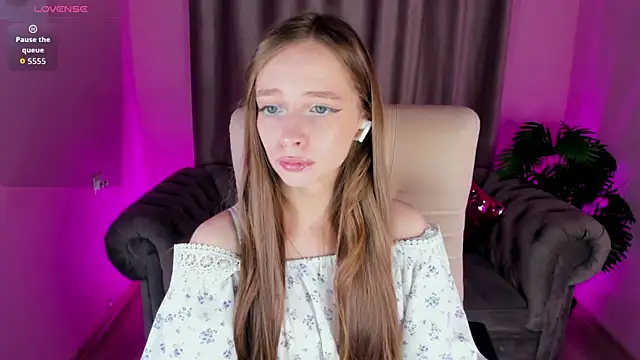 Amy Waynee online show from 11-07-25, 05:02