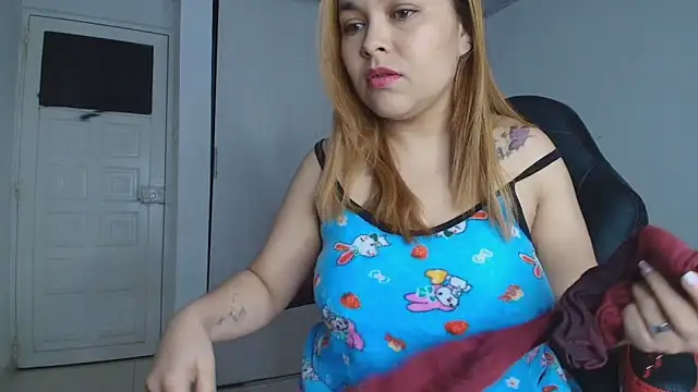 lovehotpink online show from 12-21-25, 04:08