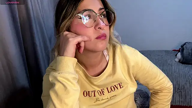 Snapshot of emma__bell_ chatting on 11-03-25, 11:04 emma bell online show from 11-03-25, 11:04