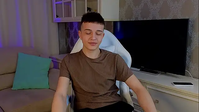 claus boy online show from 03-19-25, 08:34