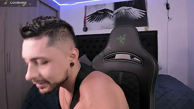 santi aesthetic online show from 09-29-25, 03:22