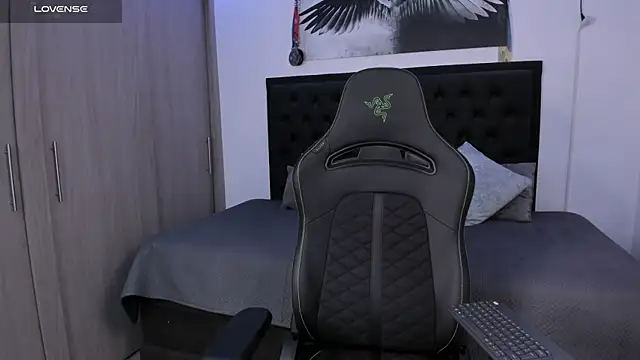 santi aesthetic online show from 10-06-25, 02:42