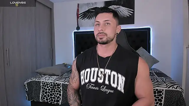Snapshot of santi_aesthetic chatting on 06-14-26, 04:03 santi aesthetic online show from 06-14-26, 04:03