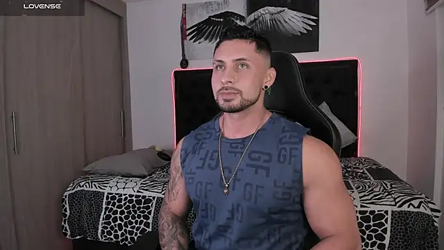 Snapshot of santi_aesthetic chatting on 06-21-26, 02:47 santi aesthetic online show from 06-21-26, 02:47