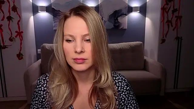 MelanieBennett online show from 02-18-26, 06:09