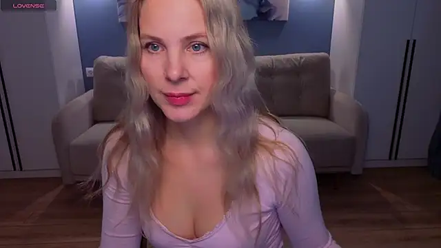 Snapshot of MelanieBennett chatting on 05-10-26, 06:07 MelanieBennett online show from 05-10-26, 06:07