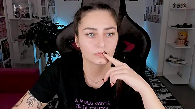 ValeriiMills online show from 01-17-26, 05:27