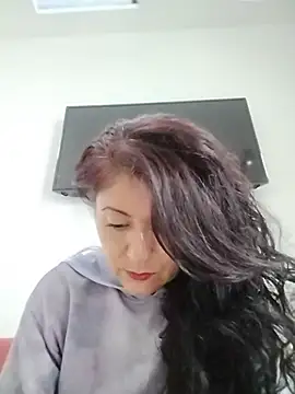 Snapshot of lunadicty chatting on 07-16-26, 10:27 lunadicty online show from 07-16-26, 10:27