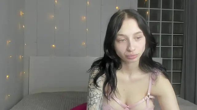 Chatty Alice online show from 10-14-25, 01:17