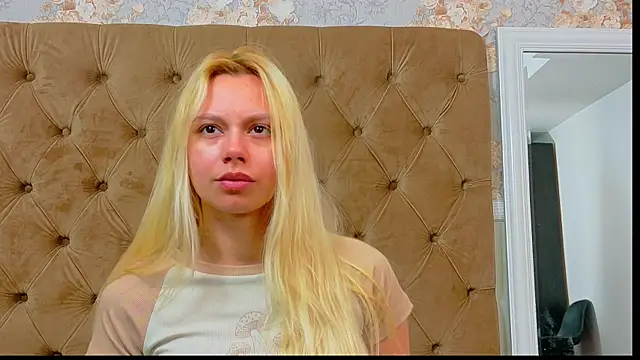 AlessiaCroft online show from 05-17-26, 04:10
