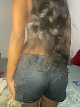 Snapshot of selena_mia chatting on 02-13-26, 07:43 selena mia online show from 02-13-26, 07:43