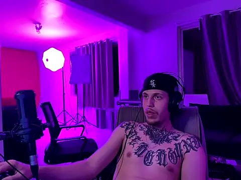 Snapshot of bigrosa21cm chatting on 10-12-25, 06:23 bigrosa21cm online show from 10-12-25, 06:23