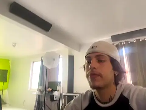 Snapshot of bigrosa21cm chatting on 10-26-25, 11:49 bigrosa21cm online show from 10-26-25, 11:49