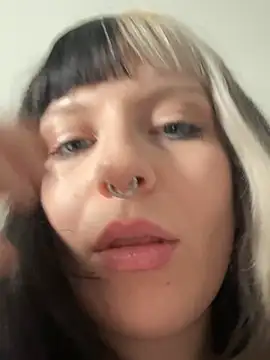 Snapshot of kittlunixx chatting on 05-05-26, 02:47 kittlunixx online show from 05-05-26, 02:47