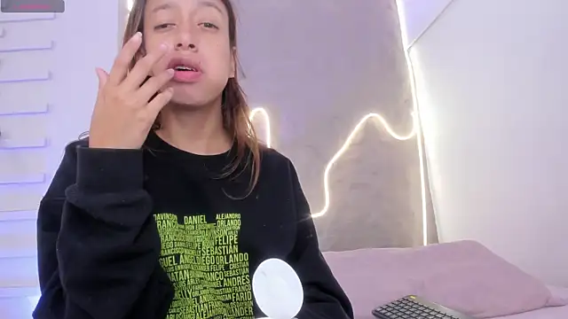 Dulce Quintana online show from 11-27-25, 12:18