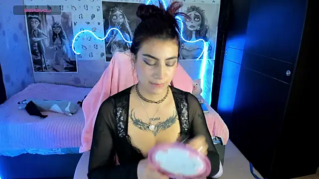 Medussa katt online show from 07-06-26, 09:39