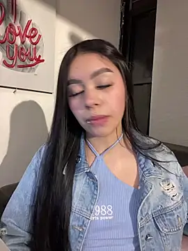 Snapshot of Cristina_pinkk chatting on 10-11-25, 02:22 Cristina pinkk online show from 10-11-25, 02:22